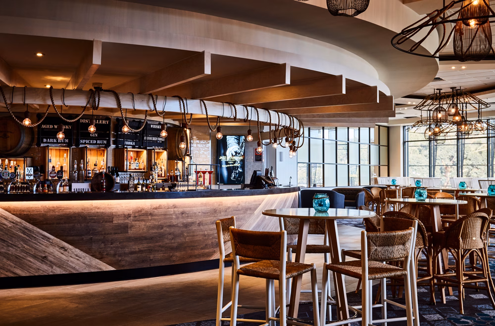 Cocktail bar and lounge