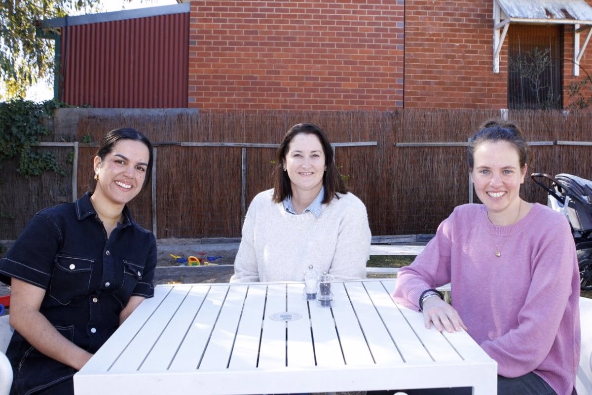 Acting Destination and Events Coordinator Cassandra Farquharson, Owner of ‘The Brew’ Kim Wilson, and Deputy Mayor of the City of Wagga Wagga Councillor Georgie Davies discuss Council’s new Agritourism and Hospitality Capacity Building Program.