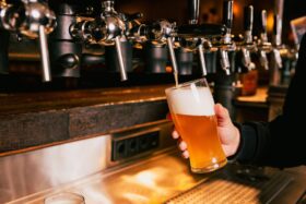 Queensland Government slashes red tape for pubs and clubs