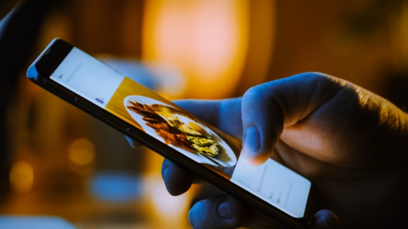 Overwhelmed managing social media for your restaurant?